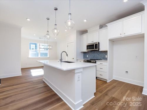 6027 Pivot Ct, Charlotte, NC, 28205-8025 | Card Image