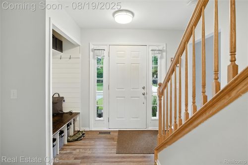 7335 Willow Oak Dr, West Bloomfield, MI, 48324-3084 | Card Image