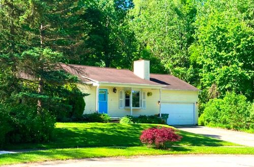 369 Tanglewood Cir, Brighton, MI, 48116-2066 | Card Image