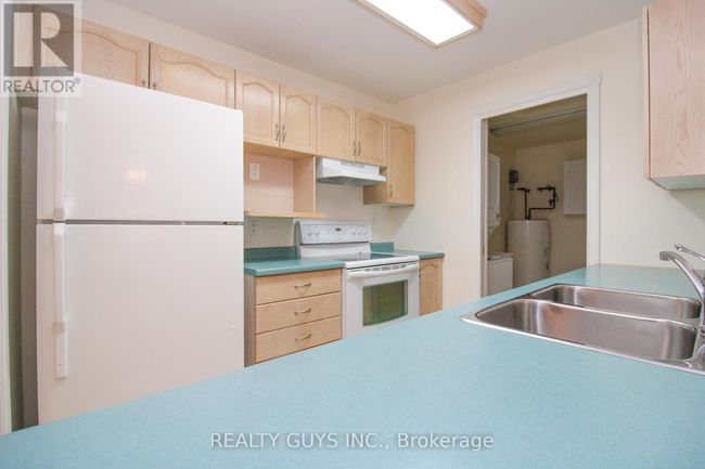 4 - 693 Whitaker St, Townhouse with 2 bedrooms, 2 bathrooms and 1 parking in Peterborough ON | Image 13