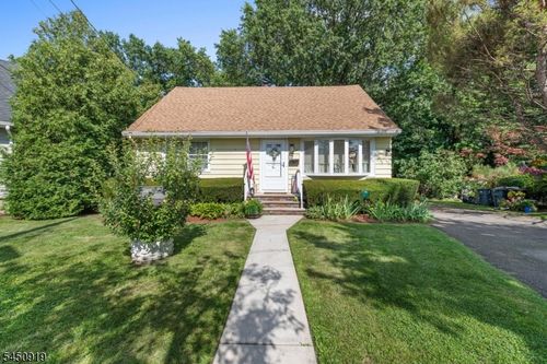 18 Seton Ln, Clifton, NJ, 07013-1610 | Card Image