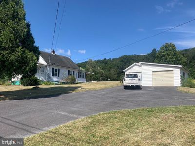 11 Gray Ridge Lane, House other with 3 bedrooms, 1 bathrooms and null parking in BERKELEY SPRINGS WV | Image 3