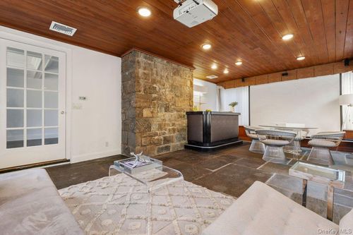 92 Verdun Ave, New Rochelle, NY, 10804-2223 | Card Image