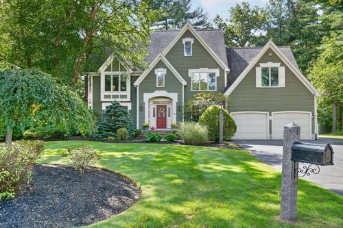 4 Chippy Ln, Andover, MA, 01810-5652 | Card Image