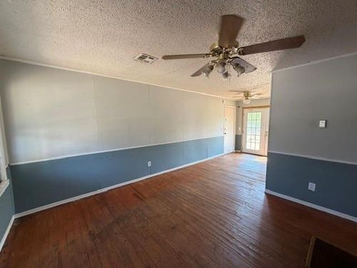 2704 Epperly Dr, Del City, OK, 73115-4138 | Card Image