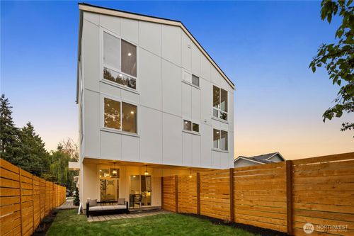 b-9031 4th Ave Nw, Seattle, WA, 98117-2112 | Card Image