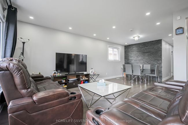 72 Brookland Dr, House other with 5 bedrooms, 4 bathrooms and 4 parking in Brampton ON | Image 5