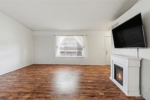 9343 Parkview Cir, Grand Blanc, MI, 48439-8058 | Card Image