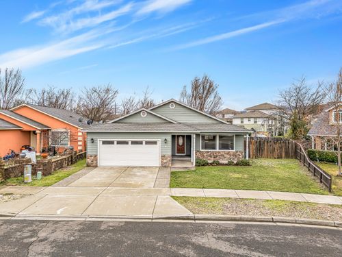 14 Scholarship Way, Medford, OR, 97501-1390 | Card Image