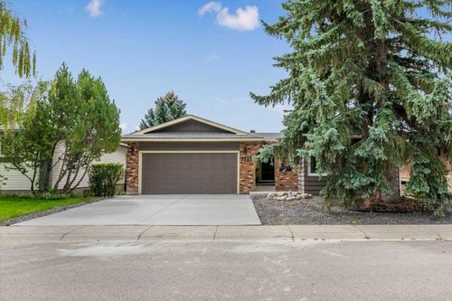 7707 67 Ave Nw, Calgary, AB, T3B4P2 | Card Image