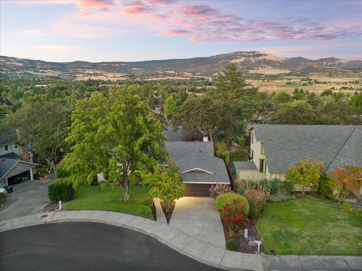 Tamara Cir, Medford, OR 97504