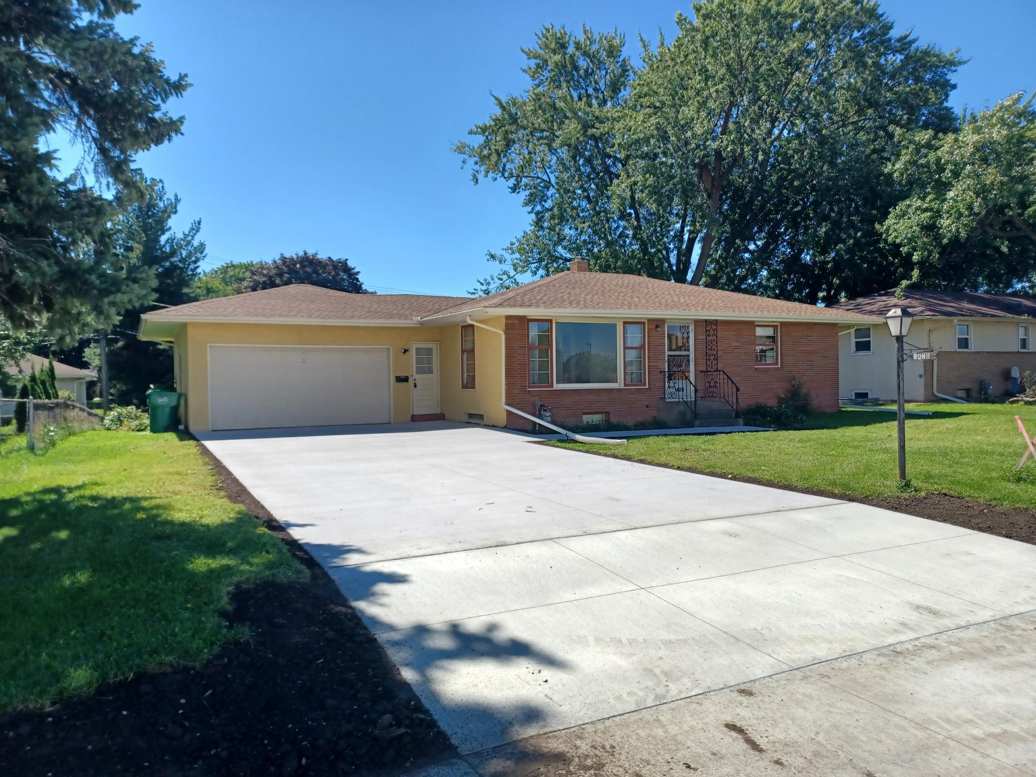 County Road B , Saint Paul, MN 55113