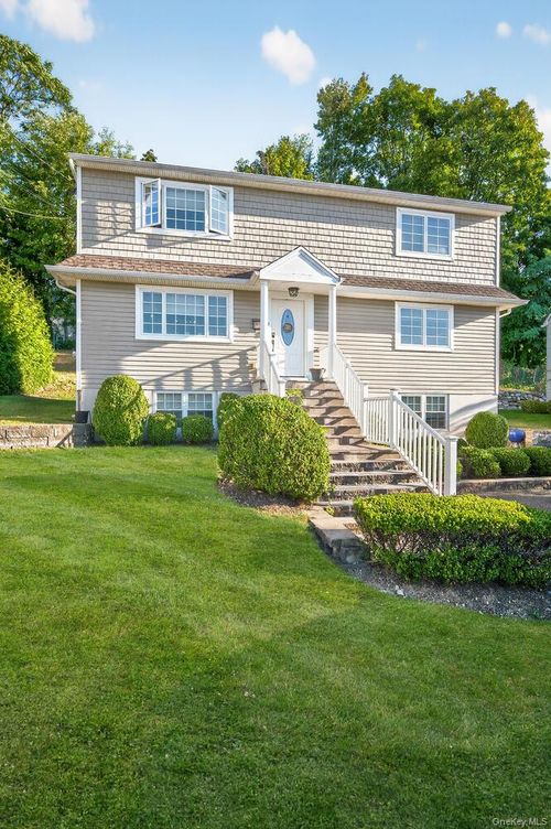 10 Lee Gray Ct, Glen Cove, NY, 11542-2498 | Card Image