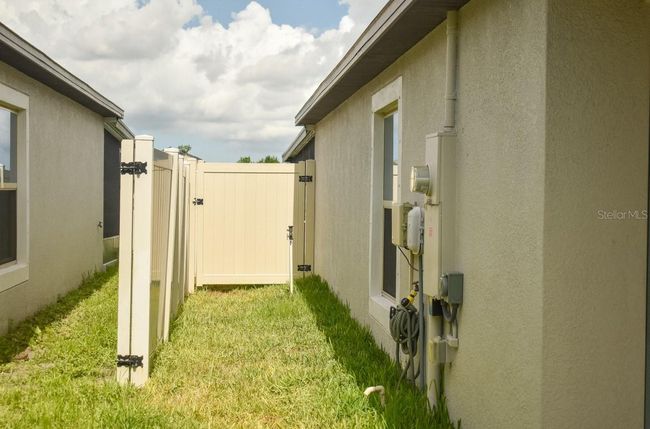 16623 Carlton Pond St, House other with 4 bedrooms, 2 bathrooms and null parking in Wimauma FL | Image 10