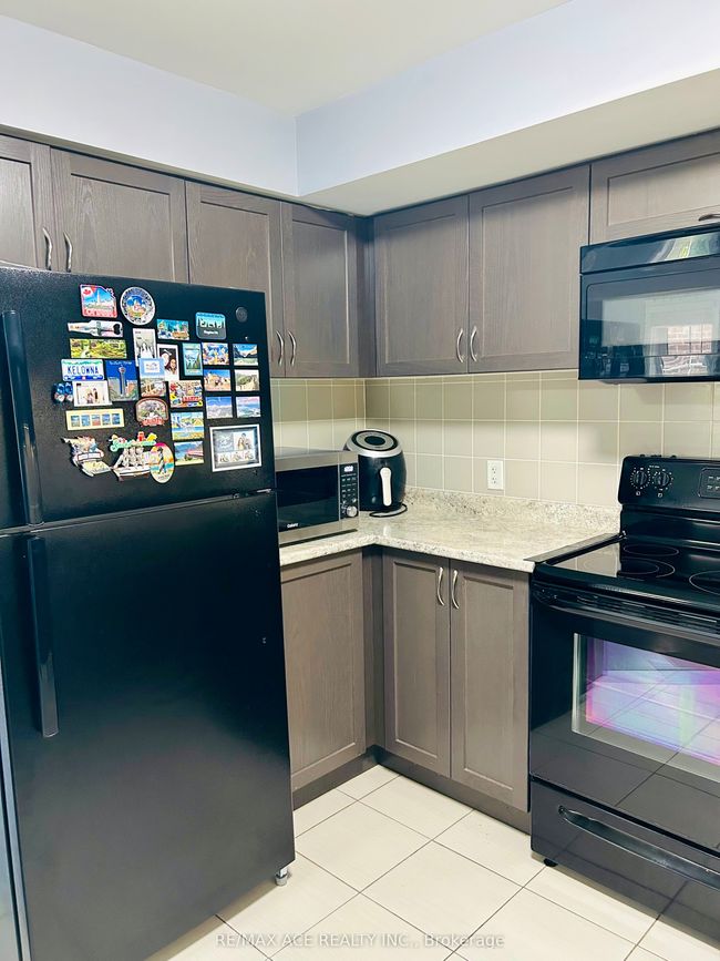 8 - 2441 Greenwich Dr, Condo with 2 bedrooms, 2 bathrooms and 2 parking in Oakville ON | Image 11