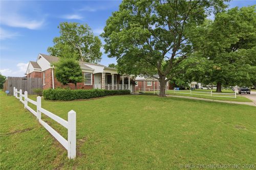 4972 S Madison Ave, Tulsa, OK, 74105-4618 | Card Image