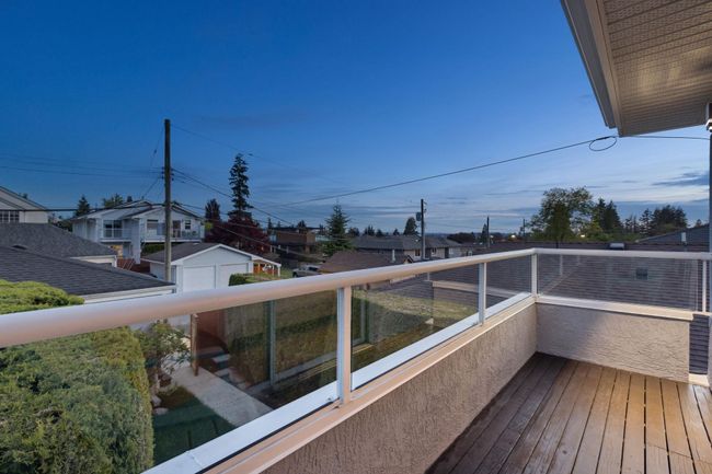 217 W 18 Th Street, Home with 3 bedrooms, 2 bathrooms and 2 parking in North Vancouver BC | Image 15