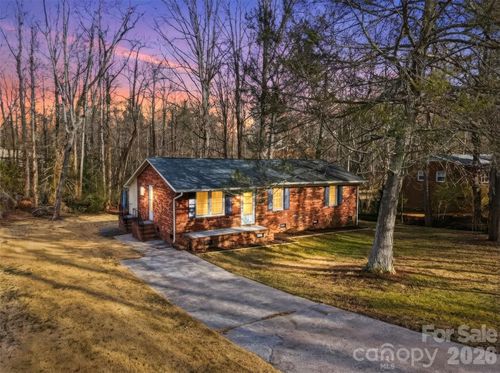 1437 Oak Hill Dr, Morganton, NC, 28655-8727 | Card Image