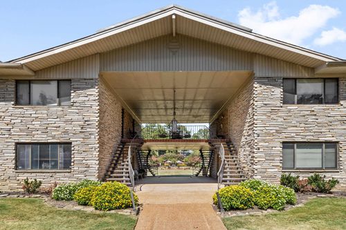17-4400 Poplar Ave, Memphis, TN, 38117-3708 | Card Image