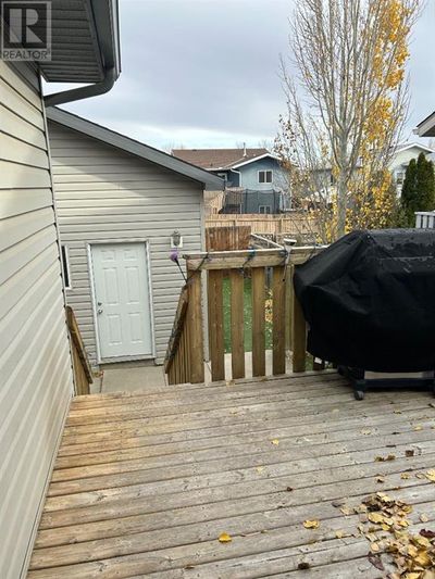 190 Blackfoot Blvd W, House other with 4 bedrooms, 2 bathrooms and 4 parking in Lethbridge AB | Image 2