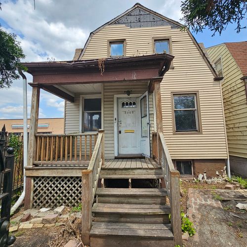 3950 W Montrose Avenue, Chicago, IL, 60618 | Card Image