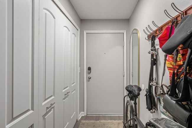 Entry foyer. | Image 13