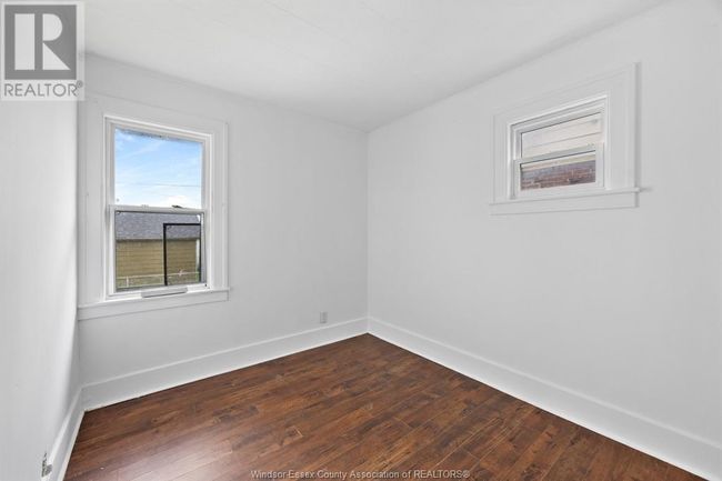 1056 Shepherd St E, Home with 3 bedrooms, 2 bathrooms and null parking in Windsor ON | Image 7