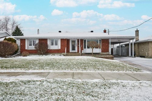 784 Iroquois Dr, Cornwall, ON, K6H5C5 | Card Image