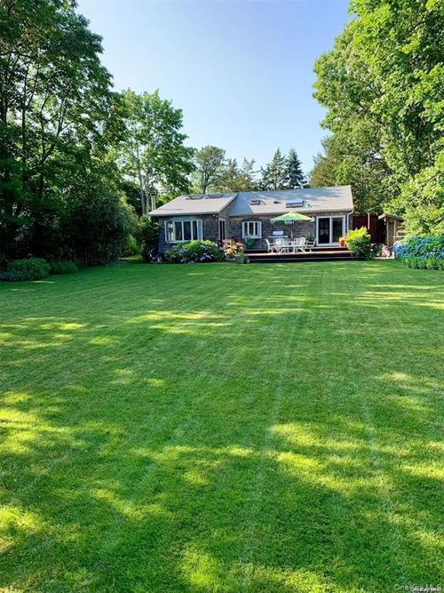6 Lynn Ct, Hampton Bays, NY, 11946-2837 | Card Image