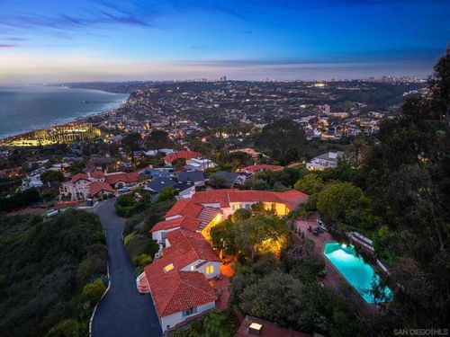 7520 Hillside Dr, La Jolla, CA, 92037-3940 | Card Image