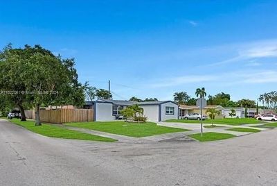 6671 Cody St, House other with 3 bedrooms, 2 bathrooms and null parking in Hollywood FL | Image 3