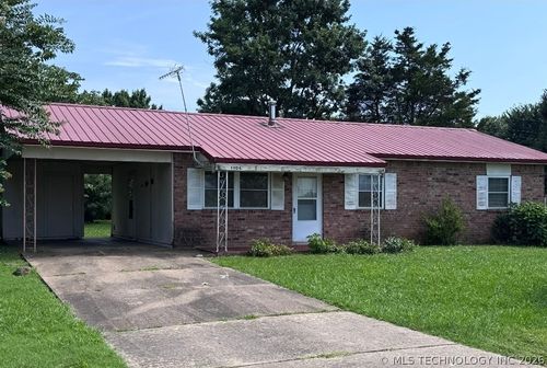 1106 W Hickory St, Stilwell, OK, 74960-3422 | Card Image