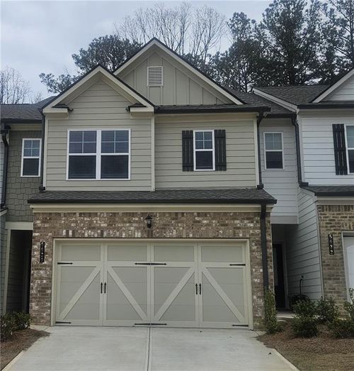 5629 Overview Dr, Flowery Branch, GA, 30542-7211 | Card Image