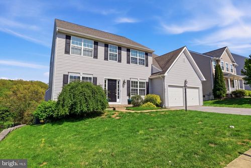 215 Azalea Dr, Windsor, PA, 17366-8521 | Card Image