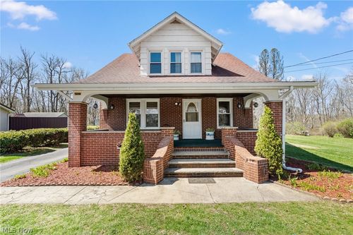 8009 Waynesburg Drive Se, Waynesburg, OH, 44688 | Card Image