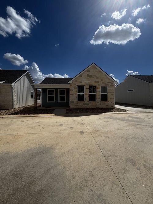 101-802 S Creek St, Fredericksburg, TX, 78624 | Card Image