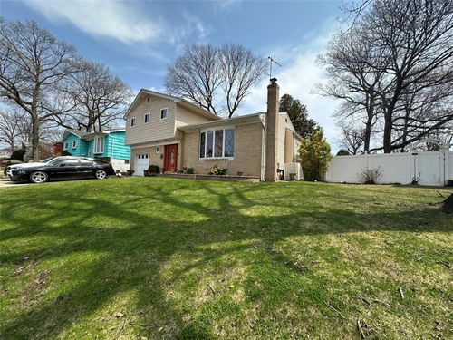 919 Pinelake Dr, West Hempstead, NY, 11552-3901 | Card Image