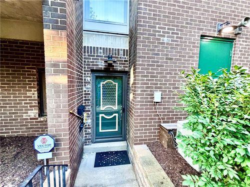 4007 Charlemagne Cir, Pittsburgh, PA, 15237-2917 | Card Image