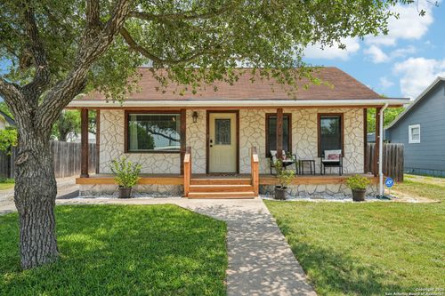 714 N Esplanade St, Karnes City, TX, 78118-2221 | Card Image