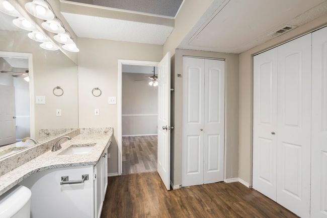 APT-137 - 521 Ranch Trl, Condo with 2 bedrooms, 2 bathrooms and null parking in Irving TX | Image 16