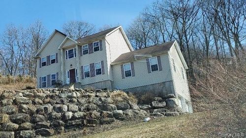 41 Hickory Rd, Sloatsburg, NY, 10974-1811 | Card Image