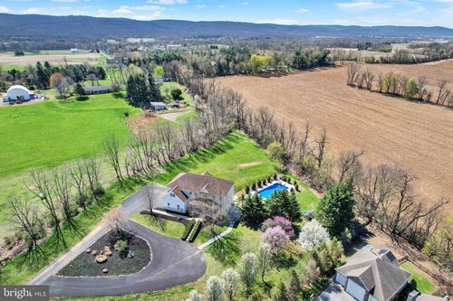 7 Beverly Ct, CARLISLE, PA, 17015-7937 | Card Image