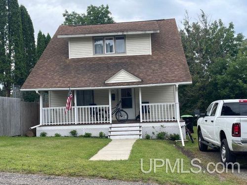 623 E E Street, Iron Mountain, MI, 49801 | Card Image