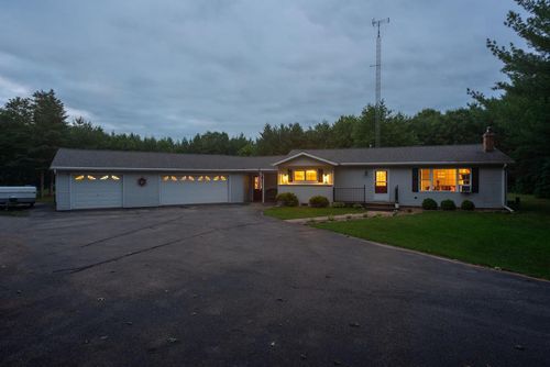 W9398 Czech Road, DAKOTA, WI, 54982 | Card Image