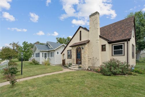 2419 C Ave Ne, Cedar Rapids, IA, 52402-4915 | Card Image