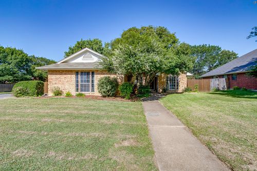 1301 Windy Meadows Dr, Burleson, TX, 76028-2574 | Card Image