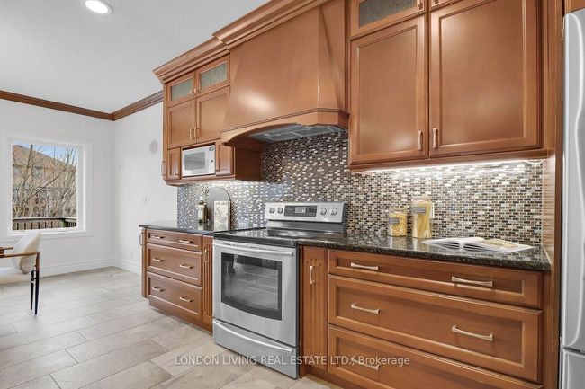 2820 Devon Rd, House other with 4 bedrooms, 3 bathrooms and 4 parking in London ON | Image 10