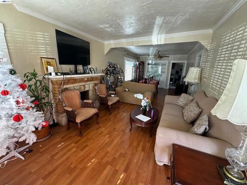 1815 68th Ave, Oakland, CA, 94621-3417 | Card Image