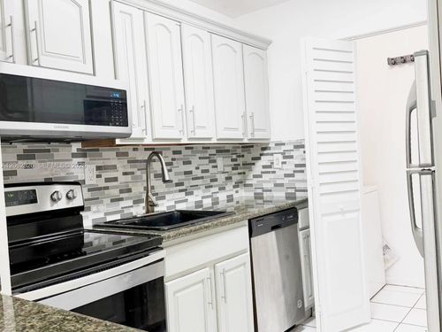 101-20681 Ne 4th Pl, Miami, FL, 33179 | Card Image