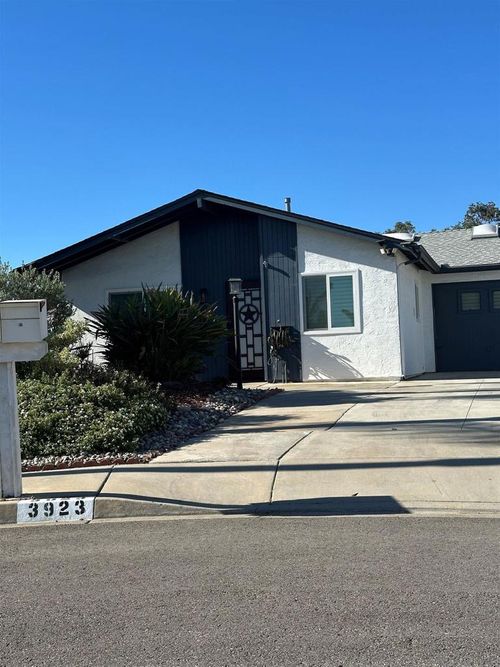 3923 San Pablo Ave, Oceanside, CA, 92057-7209 | Card Image